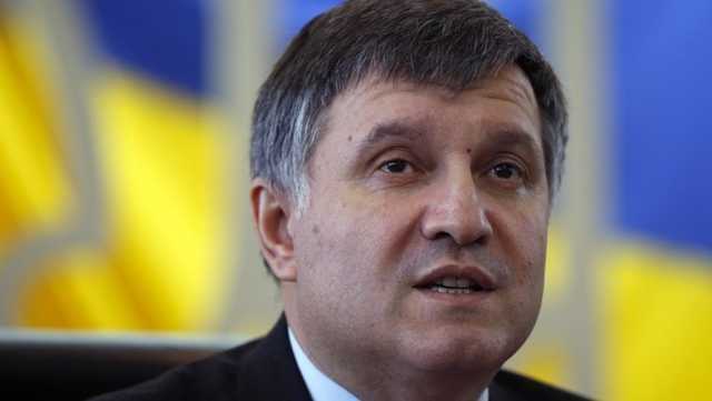 Аваков увидел противозаконность в агитационной рекламе нескольких политиков