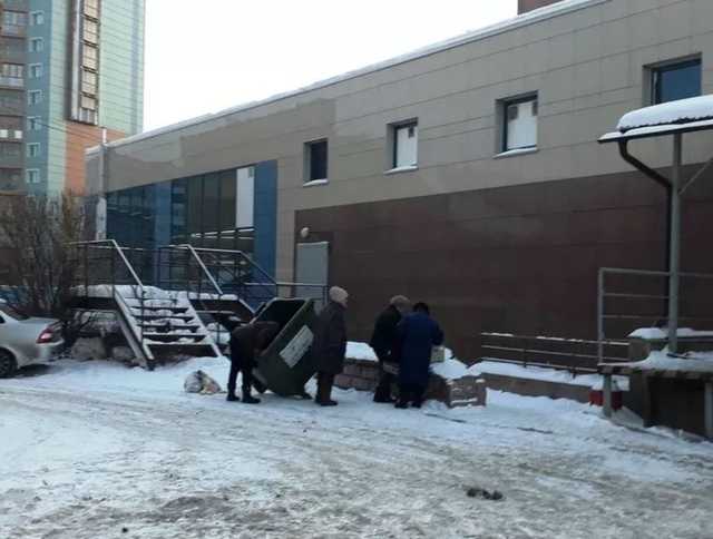 К помойке выстраивается очередь: журналисты показали настоящее лицо России