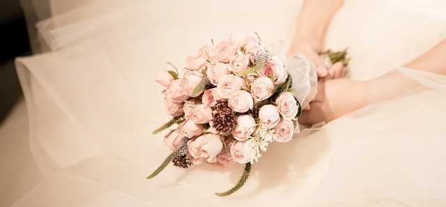 Украинка пошла менять паспорт, а ее выдали замуж за саму себя