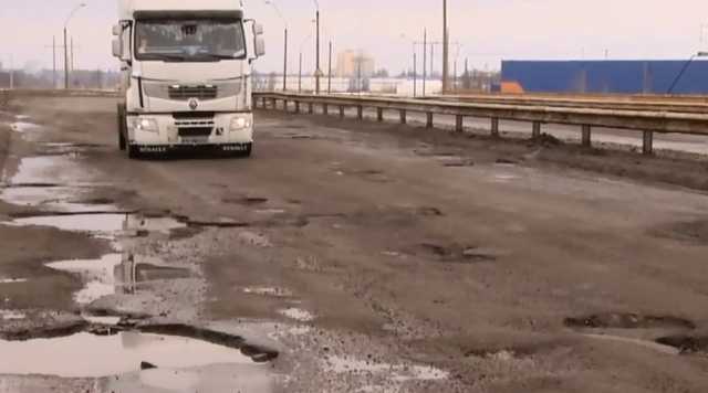 Концентрация ям зашкаливает: полицейские показали самую ужасную дорогу в окрестностях Киева