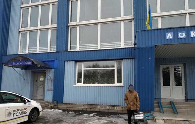 В Кривом Роге мужчина раздавал наркотики возле спортивного клуба