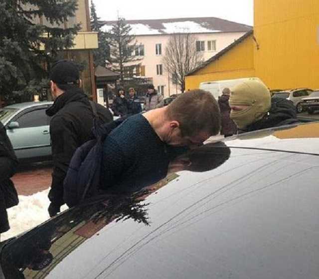 В Киеве чиновника Госгеокадастра задержали на взятке в $10,5 тысяч