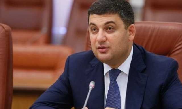 Гройсман: 14 февраля можно заниматься любовью без документов