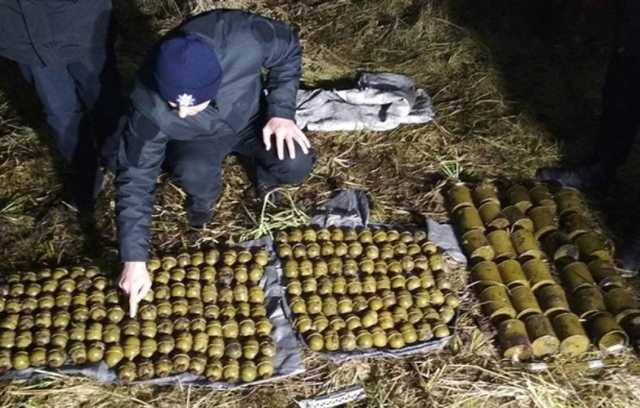 В Хмельницкой области мужчина нашел три мешка боевых гранат в кустах