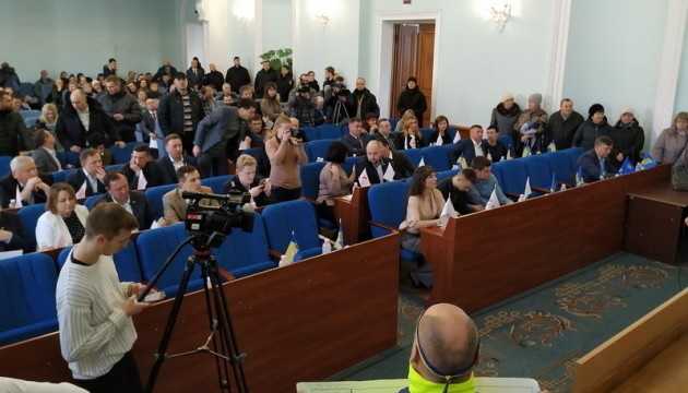 В Житомире на сессии облсовета депутаты подрались с активистами