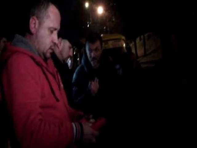 Просил прощения на коленях: в Киеве ветераны АТО проучили очередного водителя-хама