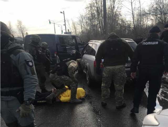 Семейная пара организовала на столичной квартире лабораторию по производству амфетамина