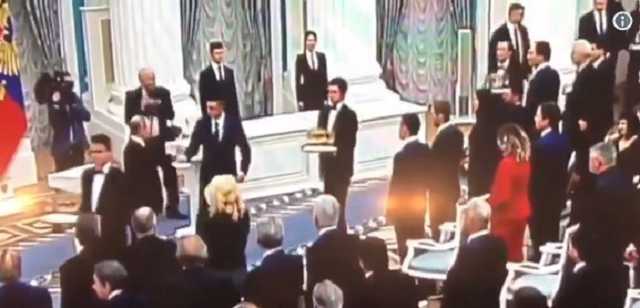 ’’Боится, что отравят’’: в сети заметили странности с бокалом Путина