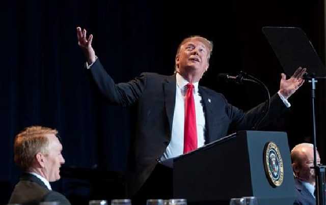 "Усердно работаю": Трамп доволен своим рейтингом