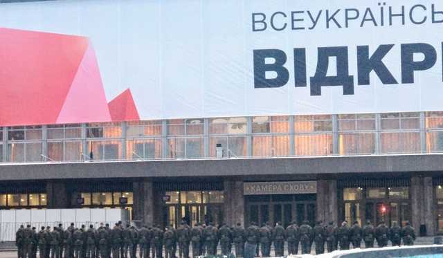 На форум Порошенко, где он представит предвыборную программу, стягивают силовиков