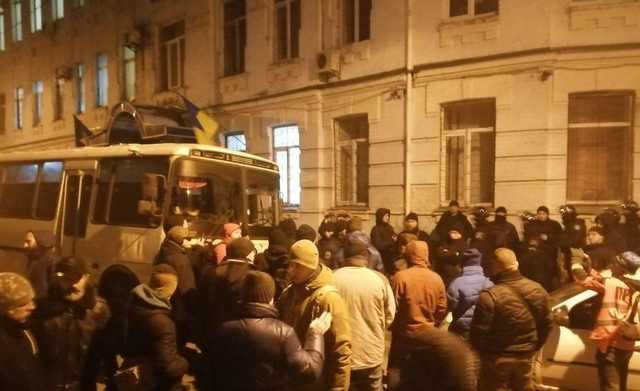 В Киеве возле управления полиции произошла новая потасовка