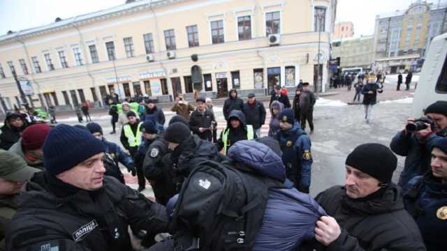 Избиение и задержание активистов в Киеве: полиция показала видео штурма райотдела