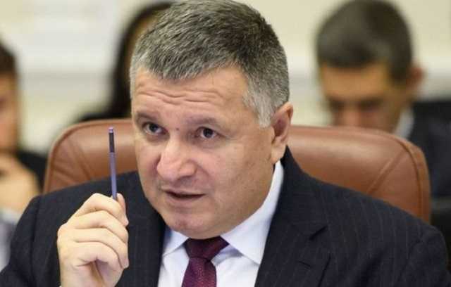 Избиение активистов в Киеве: Аваков заявил о информатаках на МВД