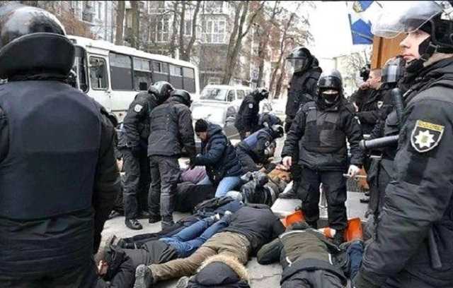 «Ложись, Бандера!» або Чому поліція в Україні — не українська