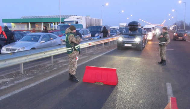 Двое мужчин напали на пограничников в пункте пропуска «Краковец»