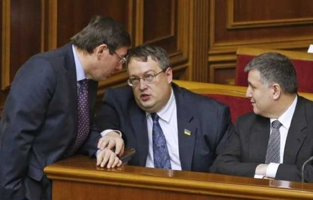 Геращенко раскритиковал Луценко за его публичную поддержку выдвижения Порошенко