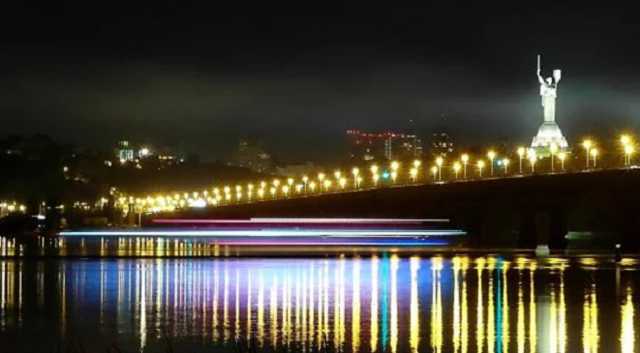 В Киеве в воскресенье ночью перекроют мост Патона