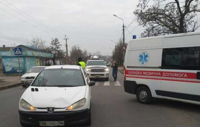 В Николаеве автомобиль сбил школьницу на «зебре»