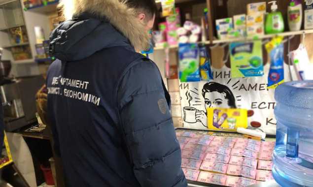 Очередной чиновник ГФС задержан в Киеве за взятку