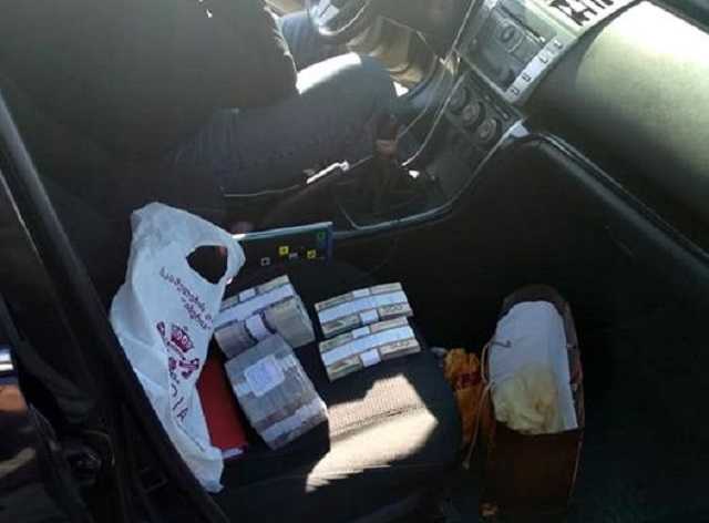 Двое чиновников задержаны при получении 700 тысяч взятки в Запорожье, - Нацполиция