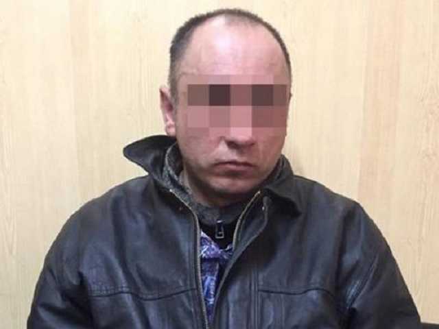 Под Николаевом неадекват с куклой вуду в кармане искусал полицейского