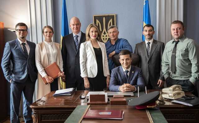 Зеленский открыл избирательный штаб в Киеве