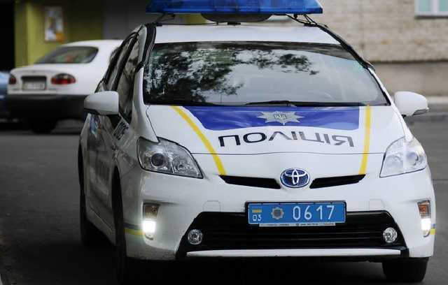 В Киеве "евробляха" протаранила полицейский автомобиль и поехала дальше