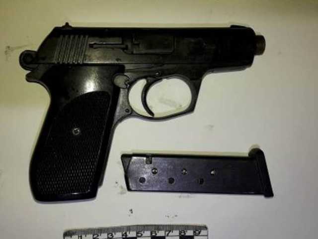 Полиция назвала хулиганством: в Днепре мужчины стреляли с балкона по прохожим