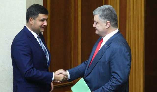 Дружба по расчету: детали тайного союза Порошенко и Гройсмана перед выборами
