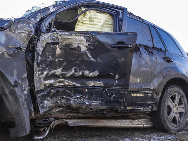 На Броварском проспекте в Киеве из-за скользкой дороги столкнулись сразу семь автомобилей