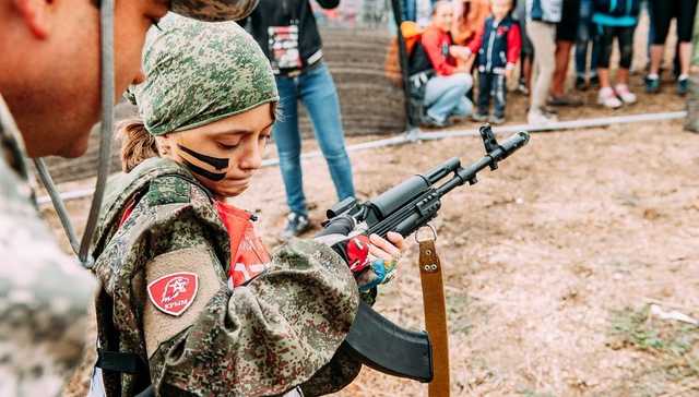 Жуткий подарок мамы для дочери в Крыму шокировал сеть