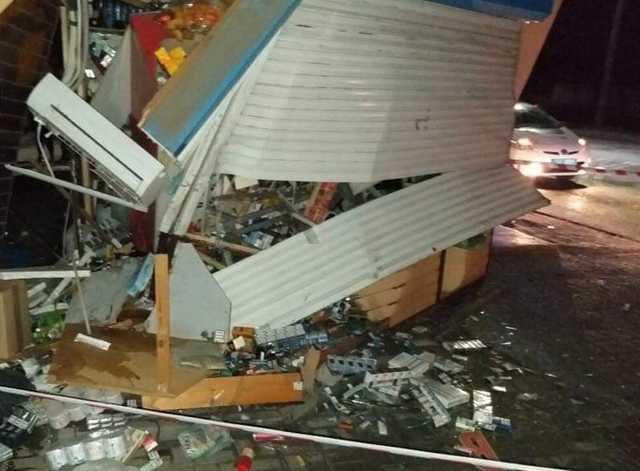 У Чернігові автівка влетіла у сигаретний кіоск: є постраждалі