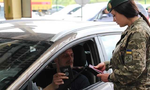 В Украине ввели новые правила выезда детей за границу