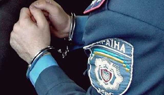 Начальник территориального сервисного центра МВД в Херсоне попался на взятке