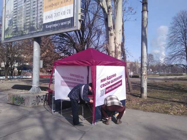 В соцсетях появилось видео, как штаб «БПП» производит скупку голосов избирателей