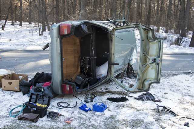Под Киевом водитель вылетел через лобовое стекло во время опрокидывания «Славуты»