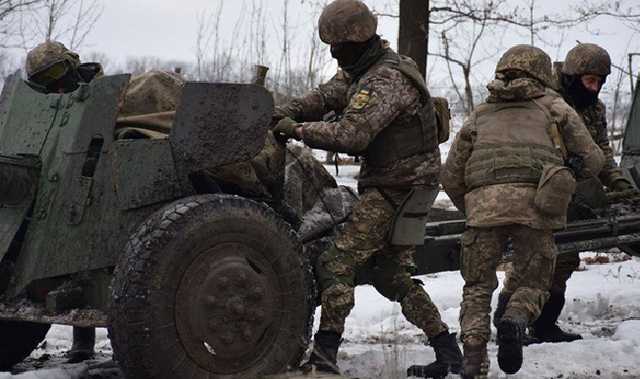 Обстрелы на Донбассе: погиб один военный
