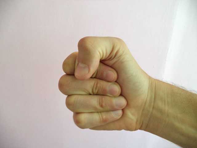 Ночью в Геническе произошла пьяная массовая драка: у троих мужчин – травмы головы