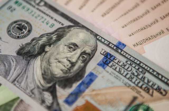 Доллар преодолел психологическую отметку: свежий курс