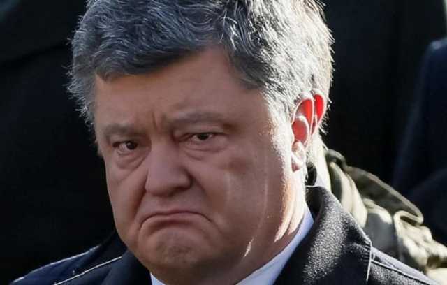 В Борисполе двери магазина Roshen облили красной краской