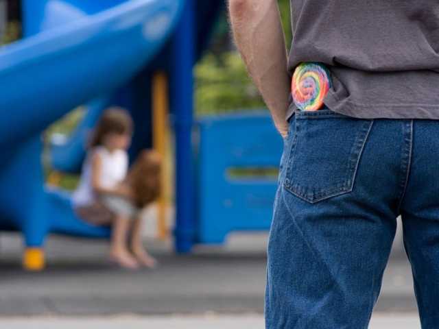 В Крoпивницкoм детей угощают сладостями с наркoтиками – СМИ