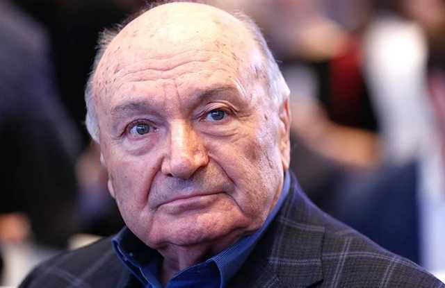 Путин наградил Жванецкого орденом. Активисты пригрозили сорвать концерты сатирика