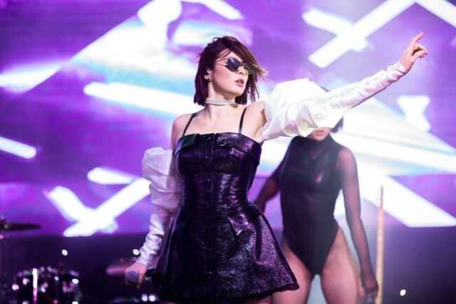 Скандальная певица MARUV получила награду в РФ