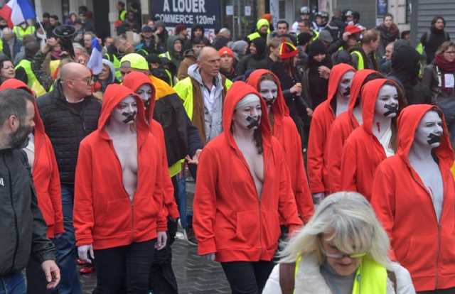 Протесты "желтых жилетов" во Франции: начались беспорядки и задержания