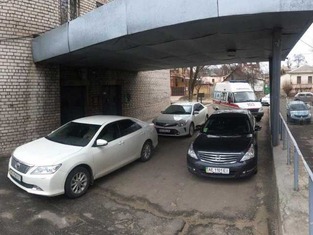 В Днепре из-за «героев парковки» едва не умерла тяжелобольная женщина