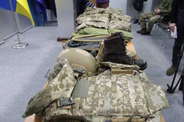 Военным ВСУ впервые закупили новую спецодежду и экипировку