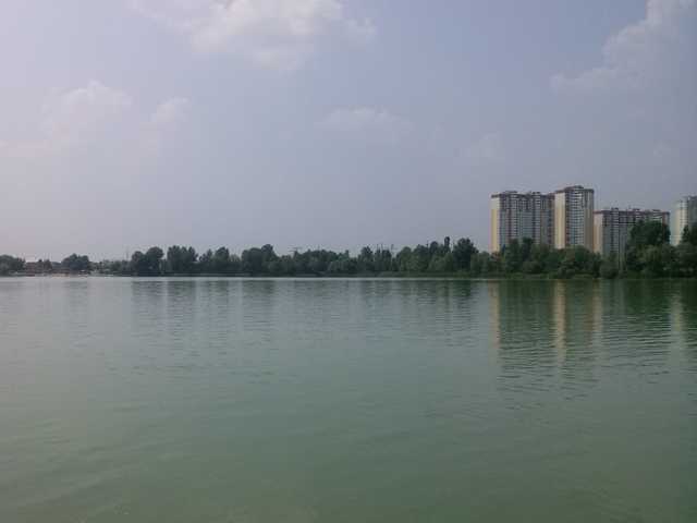 На левом берегу Киева из Днепра достали утопленника