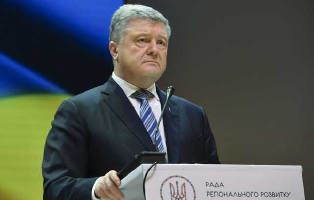 Убийство Гандзюк: Порошенко в очередной раз сбегал от активистов через черный ход