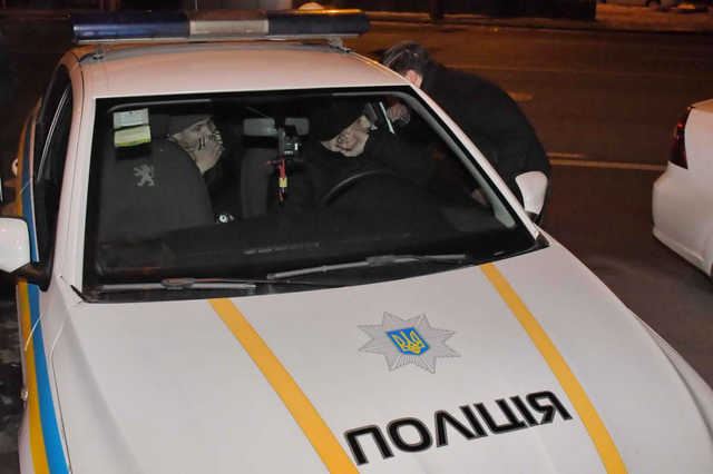 В Киеве пьяный полицейский нанес множественные ножевые ранения патрульному