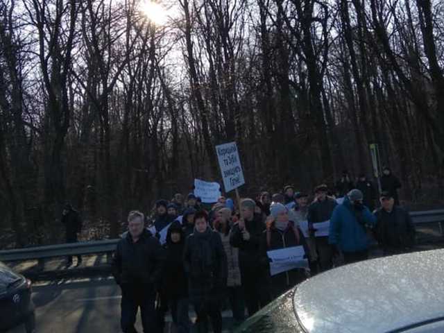 На Одесской трассе возникла многокилометровая пробка: активисты не дают машинам проехать